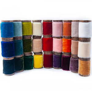 도매 DIY 하이 퀄리티 100% 폴리 에스테르 벨벳 닳은 선물 포장 리본 사용자 정의 색상 결혼식을 위한 높은 끈기 꽃다발 롤 - Product Image 1