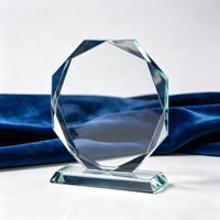 Trophée en verre octogonal gravé en jade transparent, prix de gros abordable, avec boîte cadeau