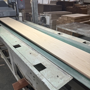 <span class=keywords><strong>Parquet</strong></span> en chêne européen <span class=keywords><strong>massif</strong></span> multi-couches brossé, qualité AB, largeur 300 mm, non fini - Product Image 6