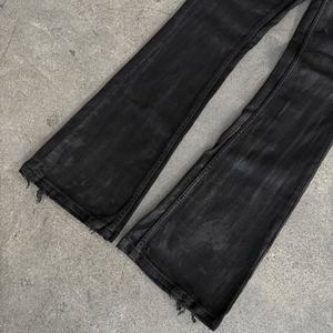 กางเกงยีนส์เดนิมทรงบูทคัทสีดำแบบสลิมฟิต ขากระดิ่ง แต่งขาดสไตล์วินเทจ เคลือบแว็กซ์ สำหรับผู้ชาย ขายส่งแบบสั่งทำได้ - Product Image 4