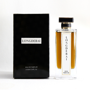 Nuevo Diseño de Lujo, Botella de Perfume Cuadrada de Vidrio de 100 ml, Transparente Mate con Grabado, Tapa de Zamac, Botella con Atomizador - Product Image 6