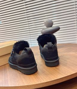 Vente en gros d'usine de nouvelles bottes de neige en cuir tendance et à la mode de la marque, conçues par un designer, avec des semelles épaisses. - Product Image 4