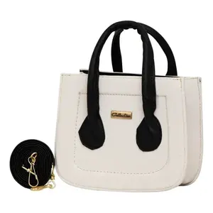 Bolso Bandolera para Mujer Liz Blanco de Fana Fashions, Diseño Minimalista en PU, Cadenas con Letras, Color Blanco, para Uso Diario en Otoño - Product Image 1