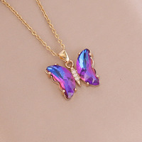 Collier Papillon Envoûtant avec Cristal Scintillant, Bijou Tendance pour Femme, Cadeau Parfait Maman Diplômée, Accessoire Élégant