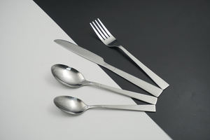 طقم أدوات مائدة فاخر أوروبي حديث ومستدام من الفولاذ المقاوم للصدأ 18/8 قابل للتخصيص، الأكثر مبيعًا للمطاعم والفنادق - Product Image 5