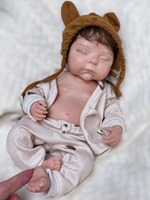 Poupée Bébé Reborn Réaliste de 13 Pouces en Silicone Souple, Poupée Mannequin pour Filles, Poupée Bébé Endormie Réaliste avec Accessoires Faciles à Tenir