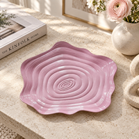 Assiettes de présentation transparentes Woju Romantic de 13 pouces, roses, en plastique, avec texture tourbillonnante, pour la décoration de table de fête
