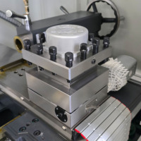 Tour CNC robuste CK6150-1000, banc plat avec guides trempés, grande rigidité, portée de 500 mm pour le traitement d'arbres et de disques