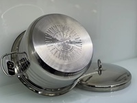 Restaurant hesroland utilisant un ensemble d'ustensiles de cuisine en acier inoxydable à induction à gaz avec logo personnalisable