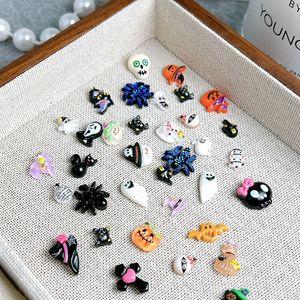 50 pièces de breloques pour ongles en résine, couleurs assorties, motifs citrouille et fantôme 2D, style japonais, écologiques, accessoires de décoration pour nail art d'Halloween - Product Image 2