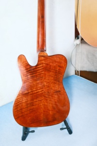 Violinstyle Yunzhi Guitare électrique personnalisable de type archtop avec table <span class=keywords><strong>en</strong></span> érable et épicéa sculptée, micros H/S, 6 cordes, manche <span class=keywords><strong>en</strong></span> ébène - Product Image 6