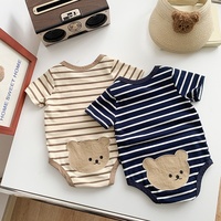 Combinaison bébé nouveau-né à manches courtes, motif triangle, adorable tenue d'été rayée avec ours, fermeture boutonnée discrète pour garçons