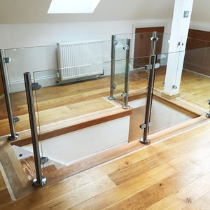 Rampe d'escalier intérieure en acier inoxydable avec poteaux en acier inoxydable, <span class=keywords><strong>fixation</strong></span> facile à faire soi-même, en verre trempé, moderne et personnalisée - Product Image 5