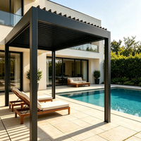 Pergola moderne de luxe en aluminium, imperméable, à lames orientables, avec structure thermolaquée résistante à la corrosion pour l'ombrage des cours.