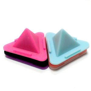 Innovador Soporte Universal Portátil de Silicona con Diseño de Pirámide para Teléfono Móvil y Coche, Juguete Sensorial Antiestrés - Product Image 4
