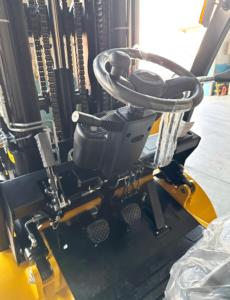 Chariot élévateur diesel, capacité de 2,5 tonnes, 3 tonnes, 4 tonnes, 5 tonnes, mât à 2 étages, hauteur de levage de 4,5 m, entièrement équipé avec configurations de marque - Product Image 4