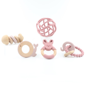 Nouveau design de jouets de dentition sensoriels pour bébé coffret cadeau hochet doux au <span class=keywords><strong>crochet</strong></span> sans BPA et anneau de dentition en bois jouet de dentition pour bébé - Product Image 2