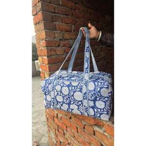 กระเป๋าผ้าดัฟเฟิลผ้าฝ้ายลายควิลท์ ทำมือ ทันสมัย น้ำหนักเบา ทนทาน ลายพิมพ์บล็อกแบบดั้งเดิม เหมาะสำหรับการเดินทางช่วงสุดสัปดาห์ - Product Image 4