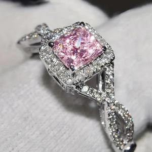 Anello di Fidanzamento H407 con Diamante Taglio Principessa in Oro Bianco, Diamante Naturale Colore D con Montatura Halo per Donna - Product Image 3