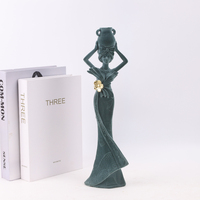 Redeco - Jarra de Agua Vintage con Figura de Dama Africana en Resina, Adorno Floral Dorado de Terciopelo, Decoración para el Hogar, Regalo, Logotipo Personalizado al por Mayor