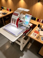 Machine à broder durable à 12 aiguilles avec mouvement d'aiguille fluide pour ateliers de couture professionnels