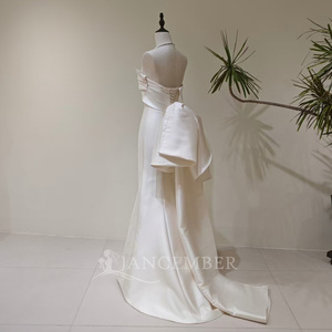 Vestidos de Novia Sirena Ajustados de Satén Color Marfil con Cuello Barco y Lazo, Estilo Boho LY104 - Product Image 2