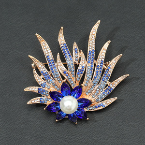 เข็มกลัดประดับมุกและเพชรพลอยรูปดอกปะการัง สำหรับเสื้อผ้า แจ็คเก็ต สูท และเครื่องประดับอื่นๆ สำหรับผู้หญิง - Product Image 4