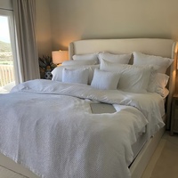 Offre Spéciale personnalisé Style Antique taille reine pin bois lit cadre haute qualité lin tissu moderne Design traditionnel stockage