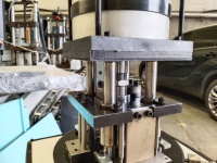 Machine de découpe et de poinçonnage pneumatique pour profilés en aluminium, avec PLC, pour portes et fenêtres en aluminium, PVC, UPVC et acier inoxydable