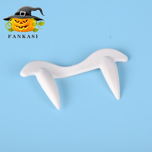 Colmillos de Vampiro Falsos de Plástico Blanco para Disfraz de Halloween, 2 Piezas, Marca Fankasi - Product Image 4