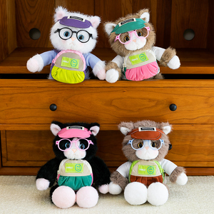 Peluche chat personnalisée en gros, jouet en peluche doux avec visière, lunettes et sac à dos, adorable poupée chaton, cadeau pour enfants - Product Image 1