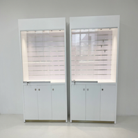 Kiosque de présentation de lunettes en acier inoxydable avec verre trempé, éclairage LED, acrylique et LED pour les magasins de détail et les centres commerciaux