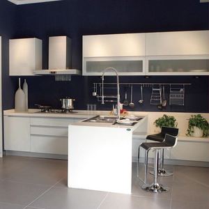 Armoires <span class=keywords><strong>de</strong></span> <span class=keywords><strong>cuisine</strong></span> RTA <span class=keywords><strong>en</strong></span> bois massif laqué style moderne insulaire avec finitions brillantes <span class=keywords><strong>de</strong></span> haute qualité des Philippines - Product Image 2