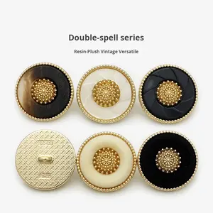 Botones Elegantes de Camelia de Terciopelo Blanco, Flor de Resina con Tallo Dorado para Traje de Tweed - Product Image 1