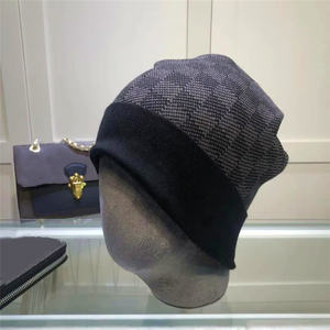 Berretti Invernali di Design Donna Uomo Slouchy Personalizzati con Logo Jacquard in Acrilico Cappello Lavorato a Maglia Unisex - Product Image 3