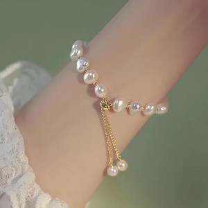 Braccialetti con coulisse con perline regolabili in oro placcato di moda per donne, braccialetto di <span class=keywords><strong>perle</strong></span> <span class=keywords><strong>rosa</strong></span> bianche irregolari per ragazze - Product Image 3