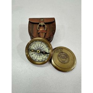 Boussole de poche ALFA NAUTICAL en laiton de 2 pouces, outil de navigation pour la randonnée, utilisation portable en extérieur avec boîte en cuir - Product Image 2