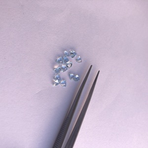 หินบุษราคัมสีฟ้าท้องฟ้าธรรมชาติขนาด4มม. ตัดเป็นล้านล้านอัญมณีหลวมในราคาโรงงานขายส่งออนไลน์ได้รับความนิยมคุณภาพ AAA - Product Image 1