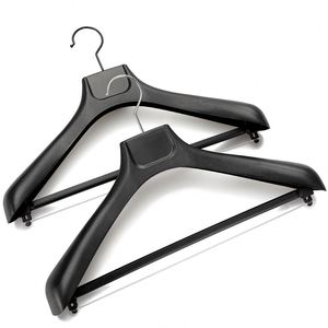 Cintre en plastique noir <span class=keywords><strong>LINDON</strong></span> sans bosse à épaules larges avec barre antidérapante pour pantalons – Vente en gros - Product Image 4