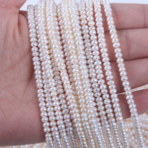 ไข่มุกน้ำจืดธรรมชาติขนาด 4-4.5 มม. ขายส่ง แสงเงาสวยงาม รูปทรงแบน สำหรับทำสร้อยคอ DIY  มีสีขาวให้เลือก - Product Image 1