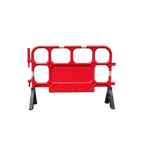 Barrière de circulation routière en plastique HDPE rouge de 1400 mm, réflecteur prismatique haute intensité, protection IP10, chantier routier, sécurité - Product Image 1