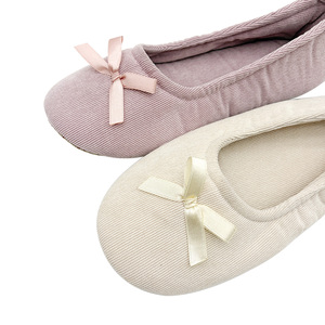 Morbide Pantofole Stile Ballerina per Donne con Decorazione Fiocco in Raso e Fodera in Velluto a Coste - Product Image 6