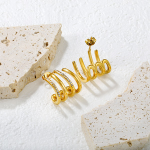 ต่างหูมุกทรงตัวซีประดับเพชร เครื่องประดับแฟชั่นโทนสีทองสำหรับผู้หญิงสวมใส่ทุกวัน - Product Image 4