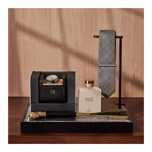 Decoración Moderna para Vestidor, Combinación de Reloj, Corbata y Aromaterapia, Adornos Suaves para Cuarto de Modelo, Producción Profesional - Product Image 1