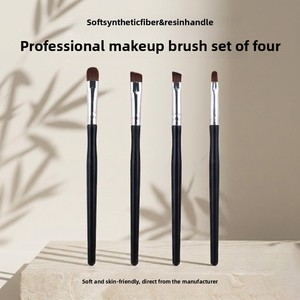 Juego de 4 Brochas de Maquillaje para Ojos con Mango Curvo, Cerdas Sintéticas y Pincel Angulado para Difuminar - Product Image 3