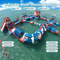 Jeu d'obstacles aquatiques gonflables, défi flottant pour les familles, zones de loisirs aquatiques en bord de mer