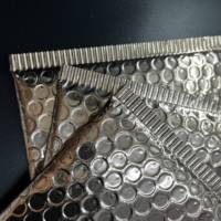 Vente chaude enveloppe expédition emballage sac adhésif fort poly sacs personnalisé or clair aluminisé film bulle sac d'expédition avec logo