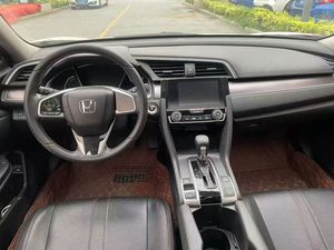 <span class=keywords><strong>Honda</strong></span> <span class=keywords><strong>Civic</strong></span> 1.5T Edición Deluxe Usado de <span class=keywords><strong>2018</strong></span> |   VTEC Turbo 177HP, Asientos de Cuero, Techo Solar Eléctrico, Cámara de Reversa, Automático, Volante a la Izquierda, Color Oscuro - Product Image 2