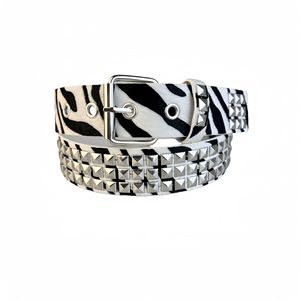 <span class=keywords><strong>2025</strong></span> mới nóng bán Y2K báo in thiết kế với ngựa tóc đinh tán thời trang PU da trẻ vành đai cho phụ nữ - Product Image 3