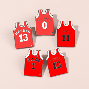 Broche de <span class=keywords><strong>maillot</strong></span> de basket-ball de dessin animé mignon James <span class=keywords><strong>Jordan</strong></span> pour vêtements de sport accessoire de porte-Badge en alliage décoratif - Product Image 1